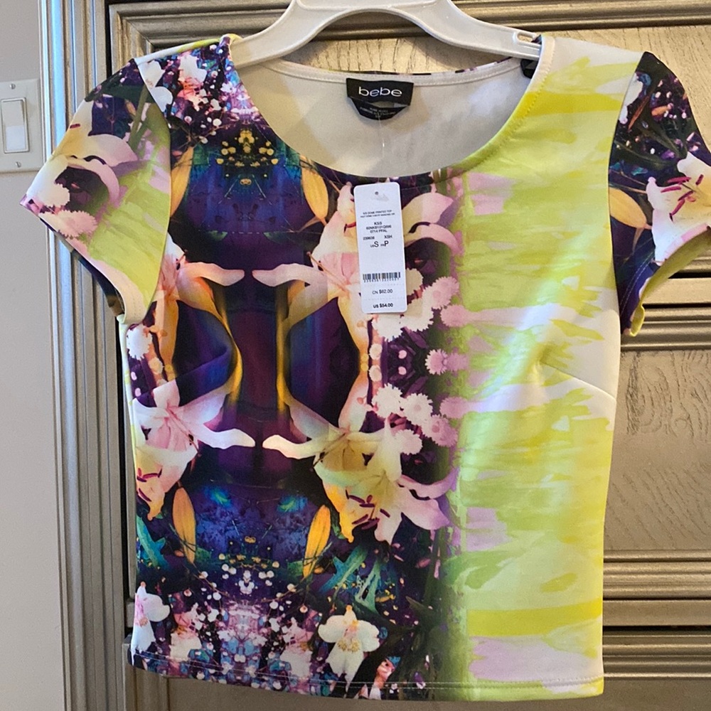 New with tags Bebe floral crop top